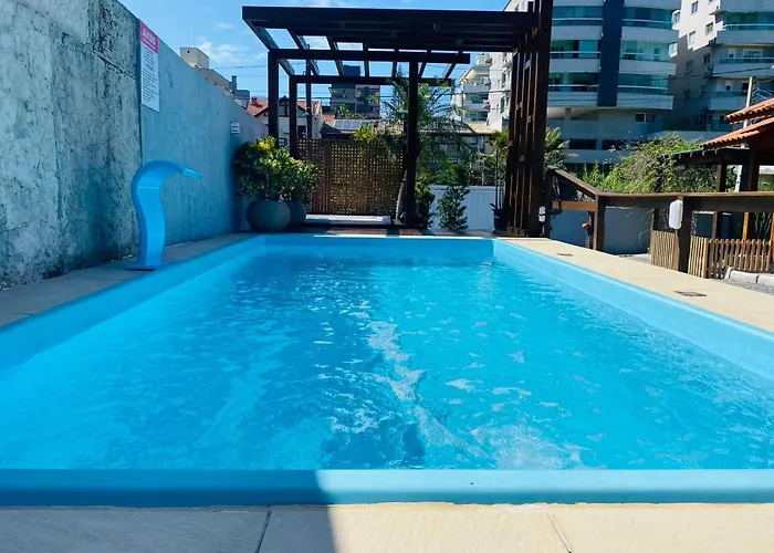 Residencial Com Piscina Possui Jacuzzi Aquecida Com Hidromassagem
