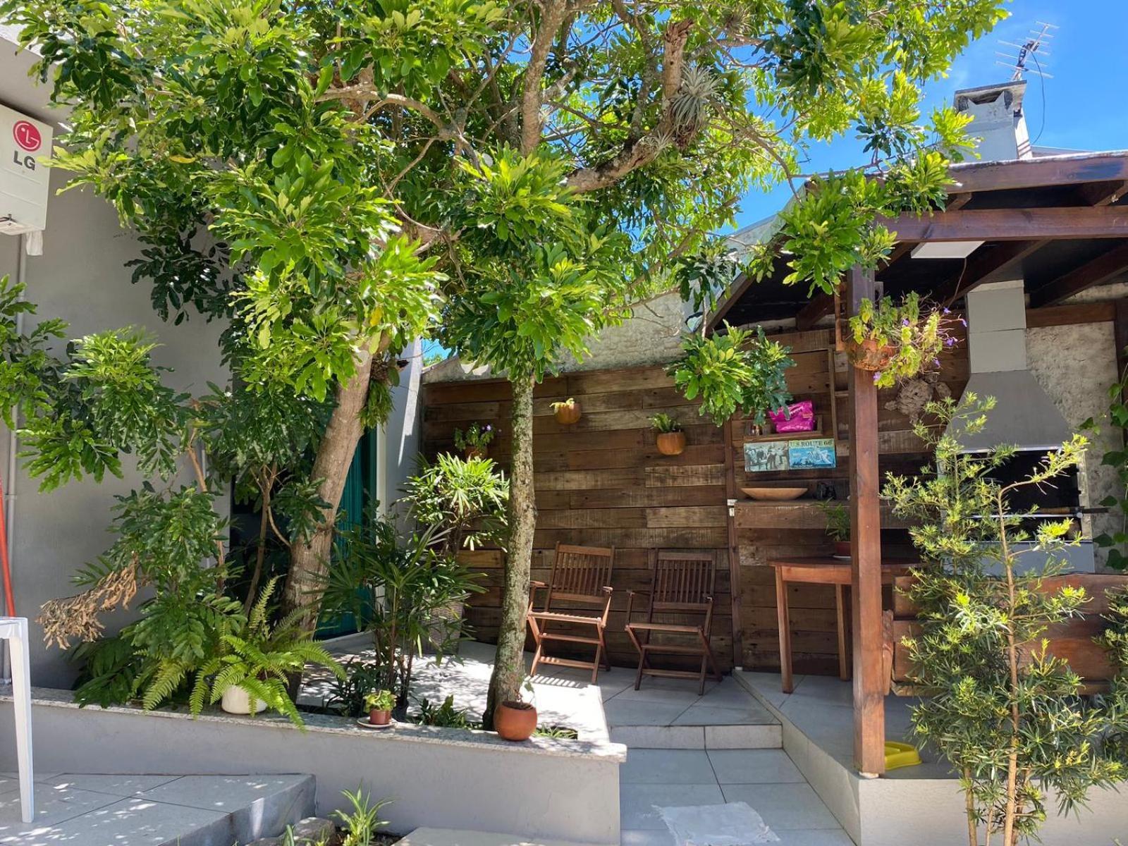 Residencial Com Piscina Possui Jacuzzi Aquecida Com Hidromassagem * Bombinhas