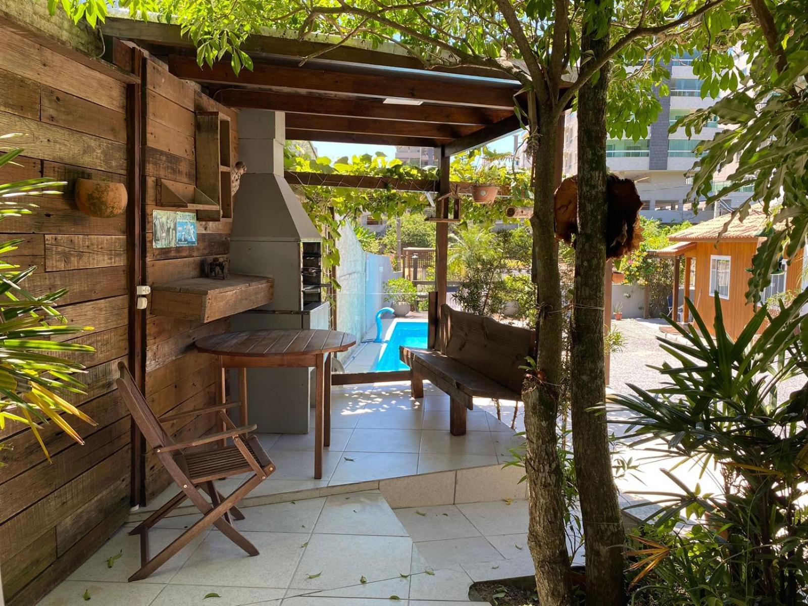 Residencial Com Piscina Possui Jacuzzi Aquecida Com Hidromassagem *
