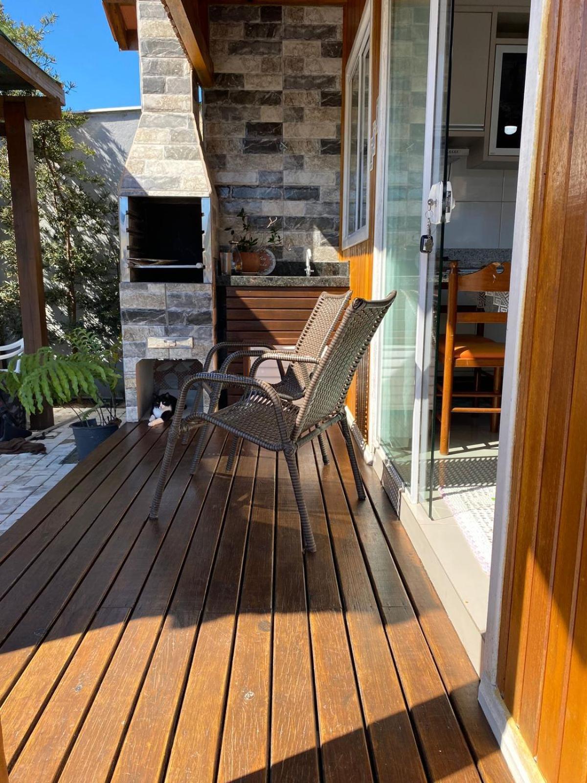 Residencial Com Piscina Possui Jacuzzi Aquecida Com Hidromassagem * Bombinhas