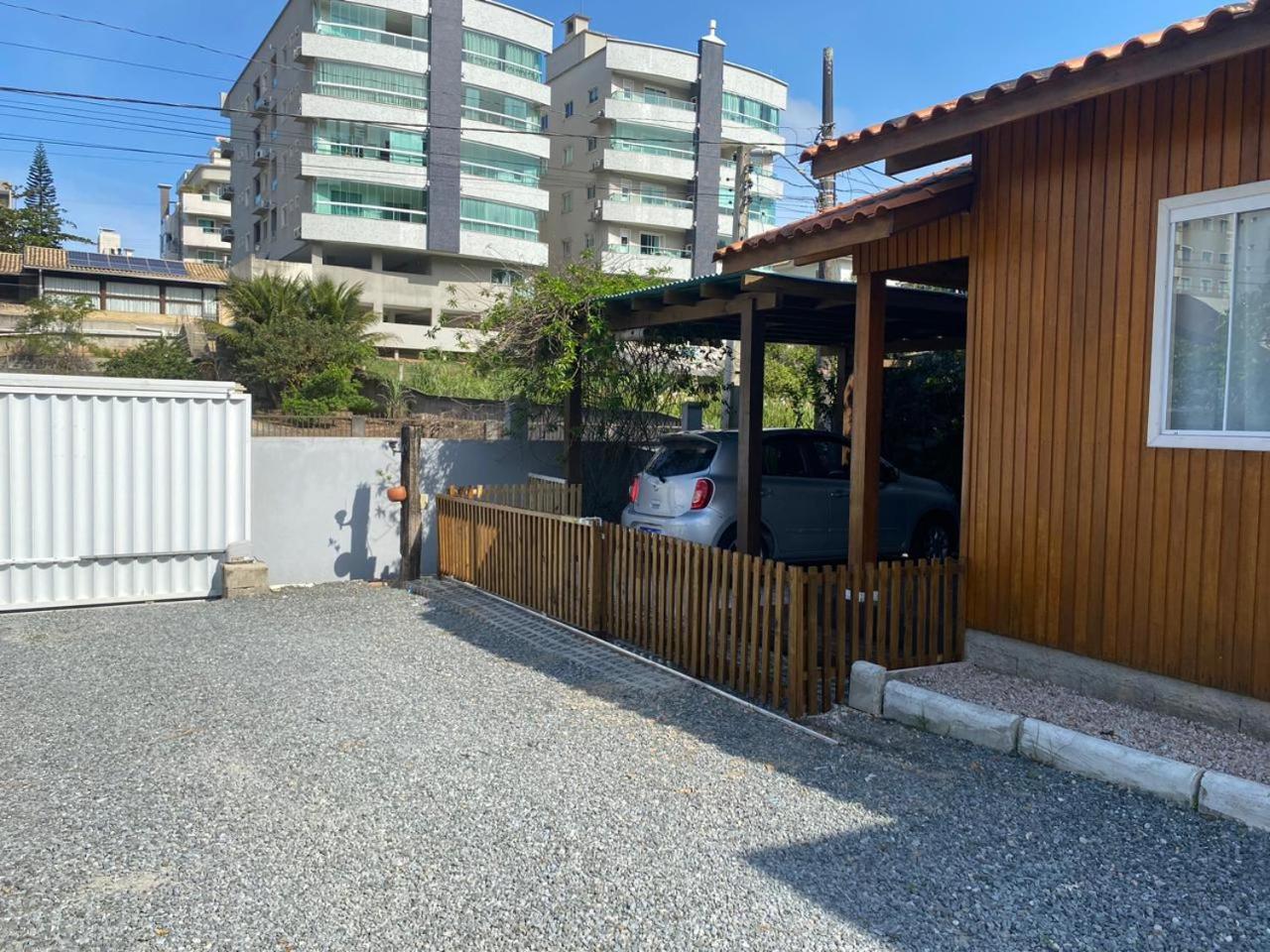 Residencial Com Piscina Possui Jacuzzi Aquecida Com Hidromassagem