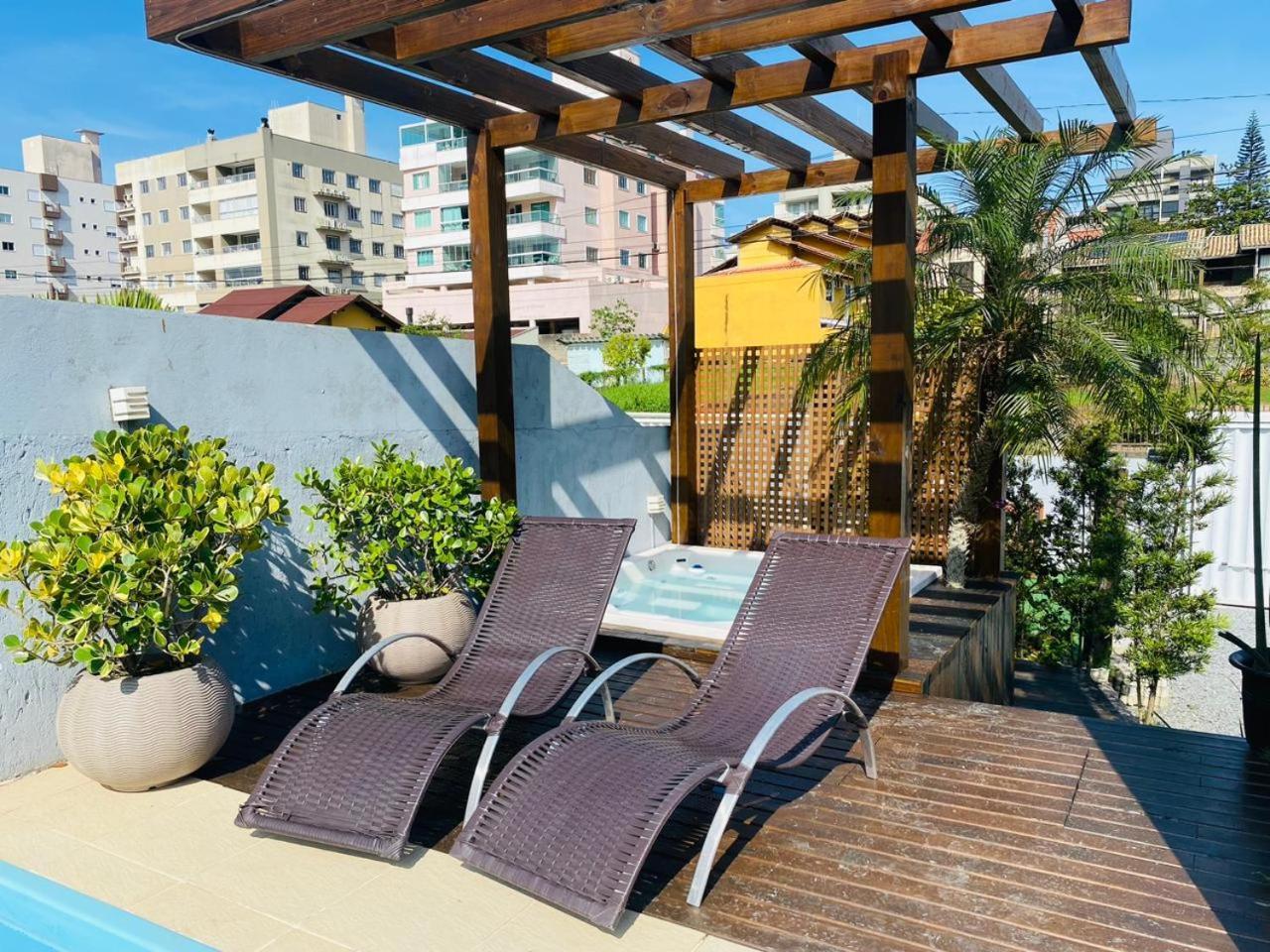 Holiday home Residencial Com Piscina Possui Jacuzzi Aquecida Com Hidromassagem Bombinhas