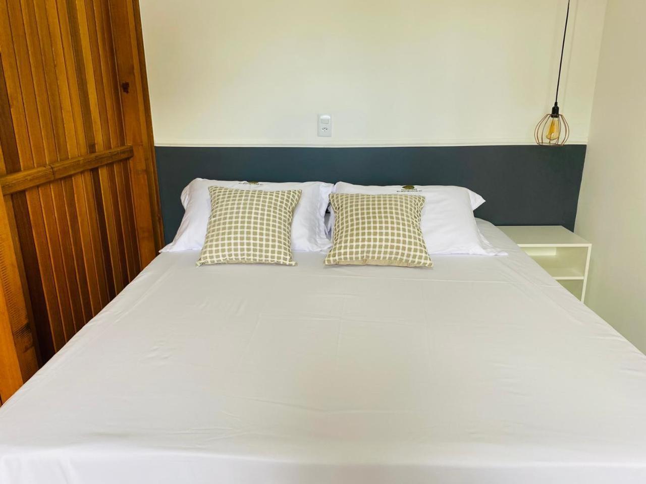 Residencial Com Piscina Possui Jacuzzi Aquecida Com Hidromassagem *