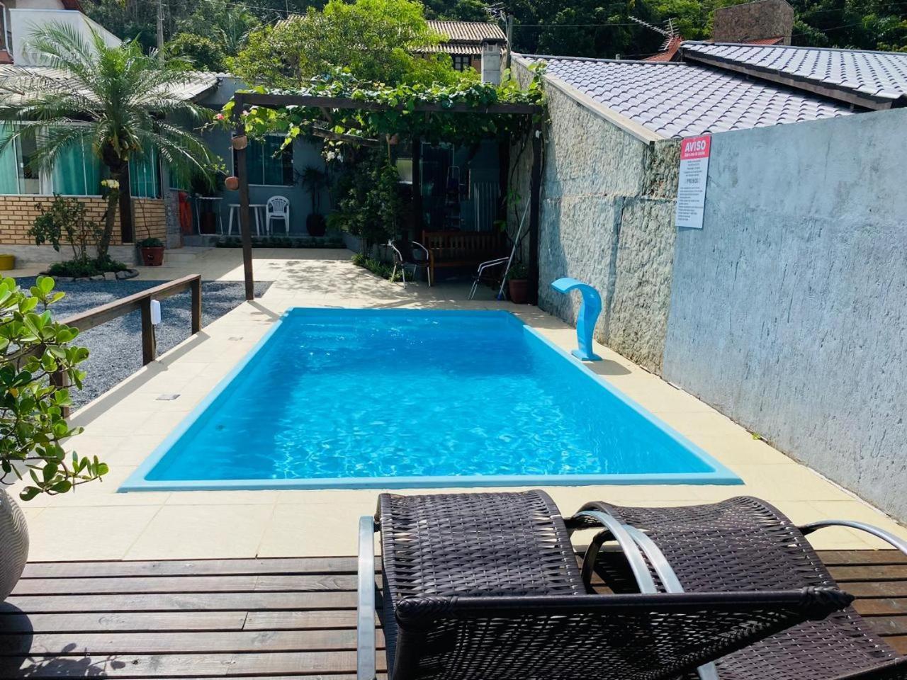 Residencial Com Piscina Possui Jacuzzi Aquecida Com Hidromassagem *