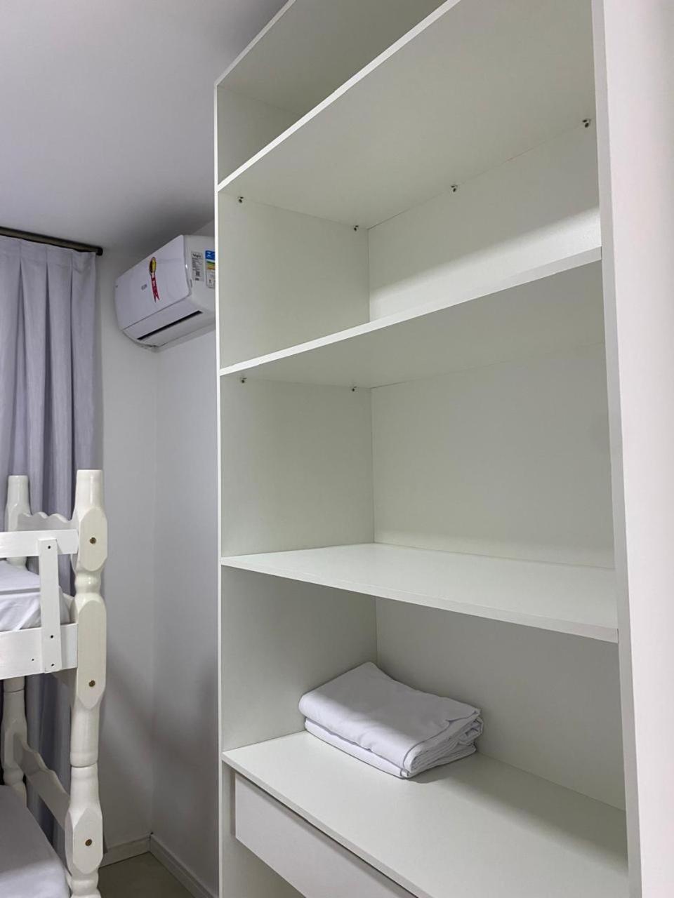 Residencial Com Piscina Possui Jacuzzi Aquecida Com Hidromassagem *