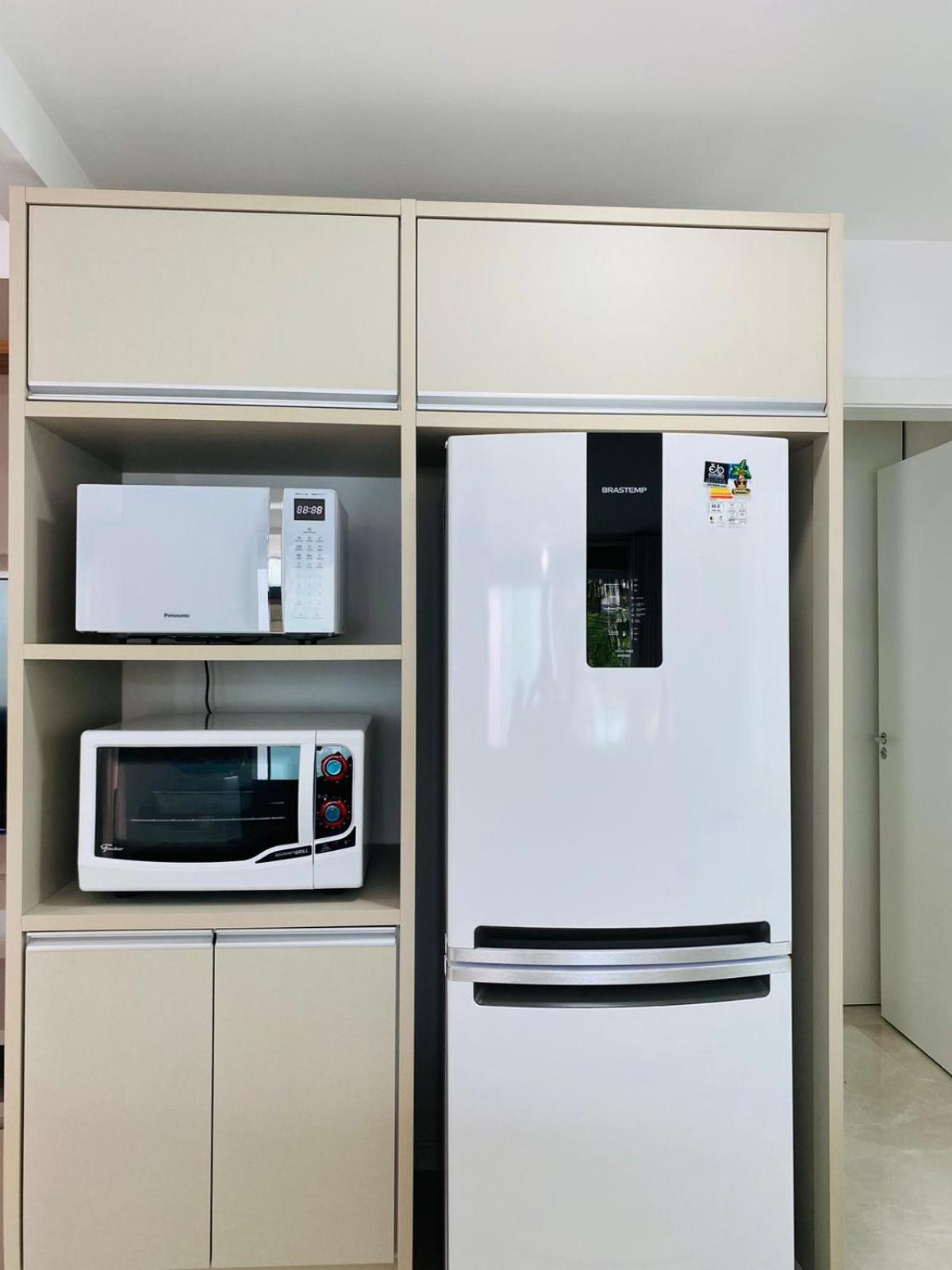 Residencial Com Piscina Possui Jacuzzi Aquecida Com Hidromassagem Bombinhas