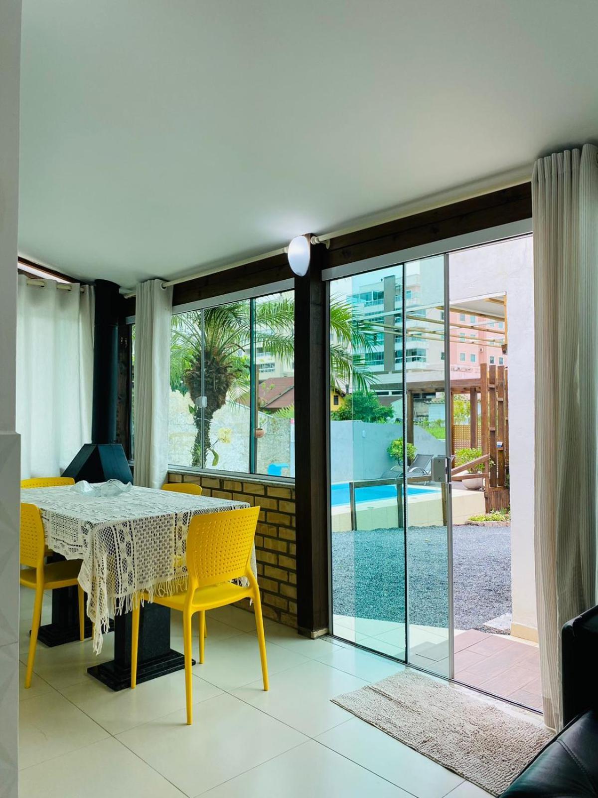 Holiday home Residencial Com Piscina Possui Jacuzzi Aquecida Com Hidromassagem Bombinhas