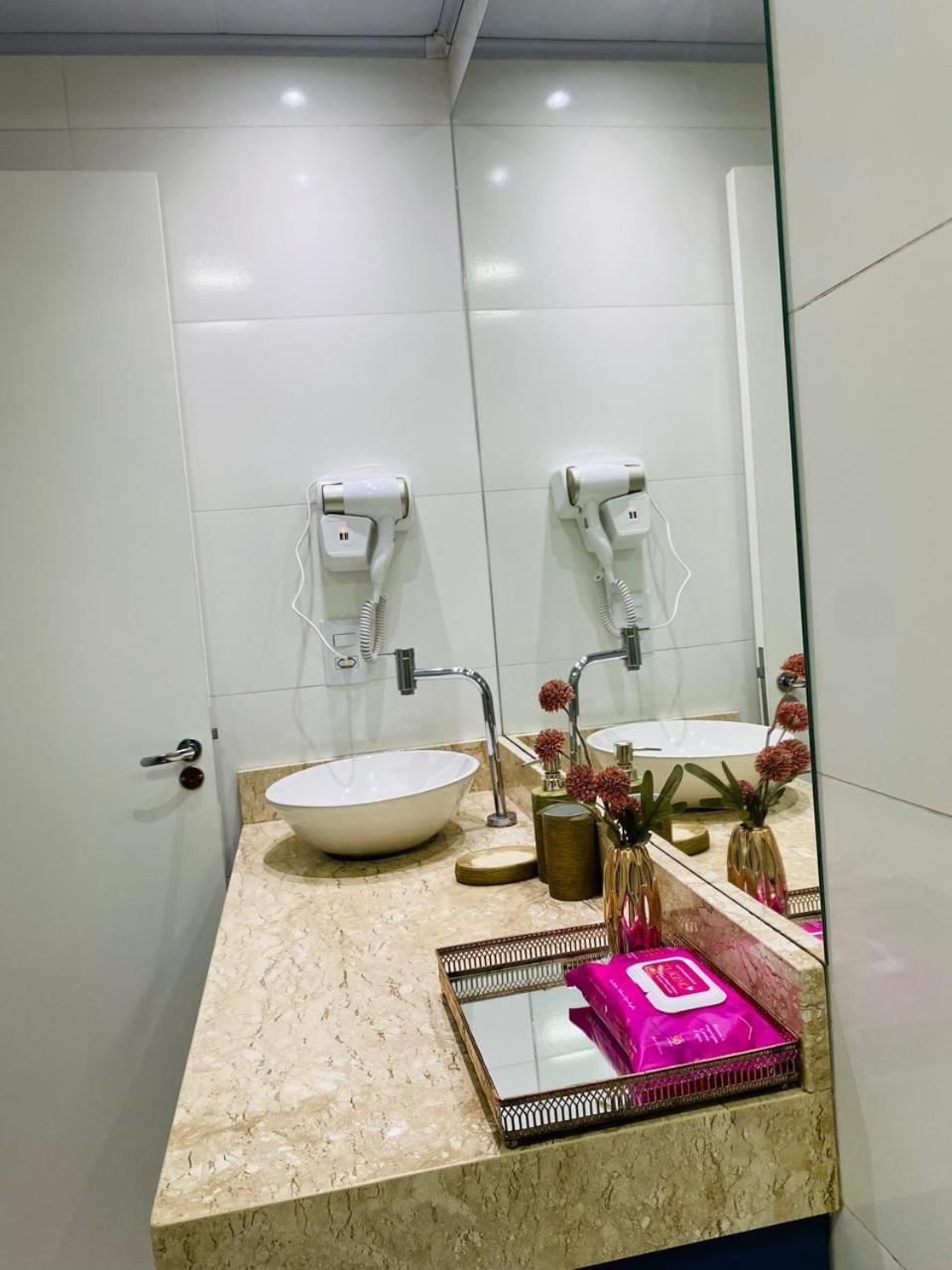 Residencial Com Piscina Possui Jacuzzi Aquecida Com Hidromassagem Bombinhas